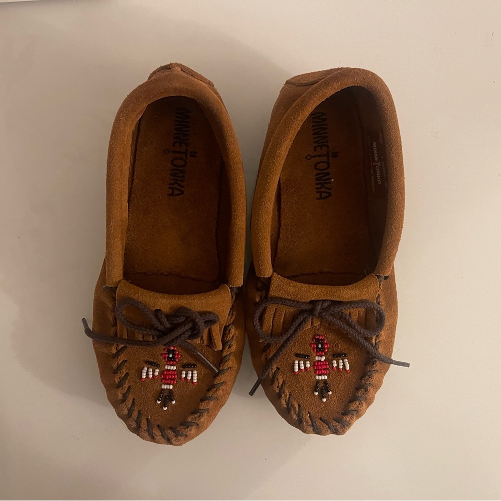 “minnetonka” thunderbird ll brown kids
